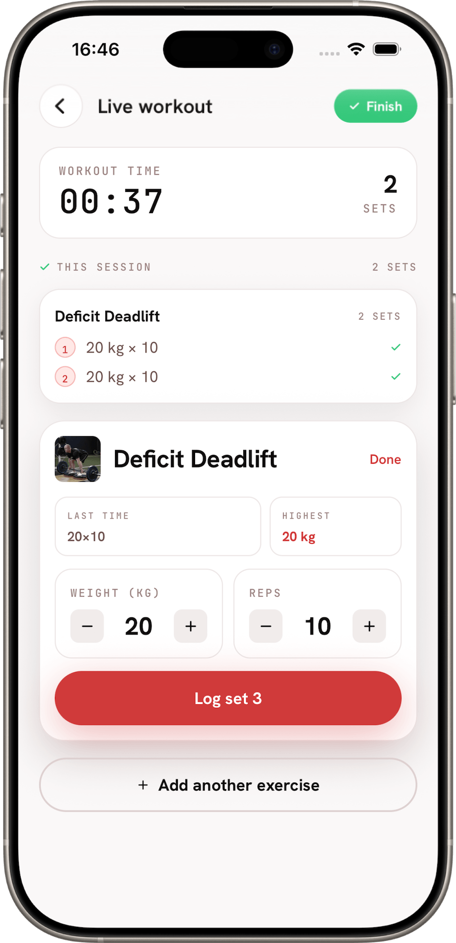 Logging a set during a live GyMap workout, with the timer running and previous bests shown